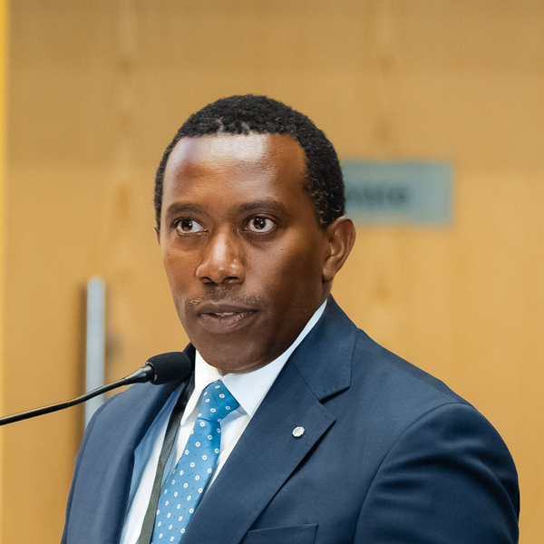 Dr NDICUNGUYE MIVUMBI Victor